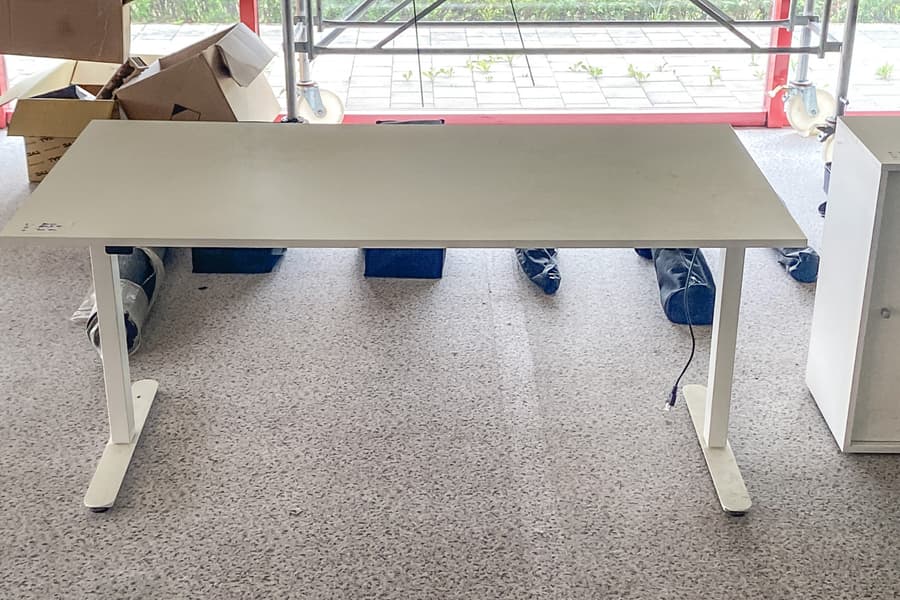 Schreibtisch, elektrisch höhenverstellbar